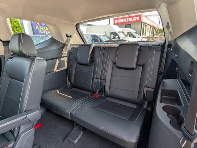 Vehicle image 15 of 40