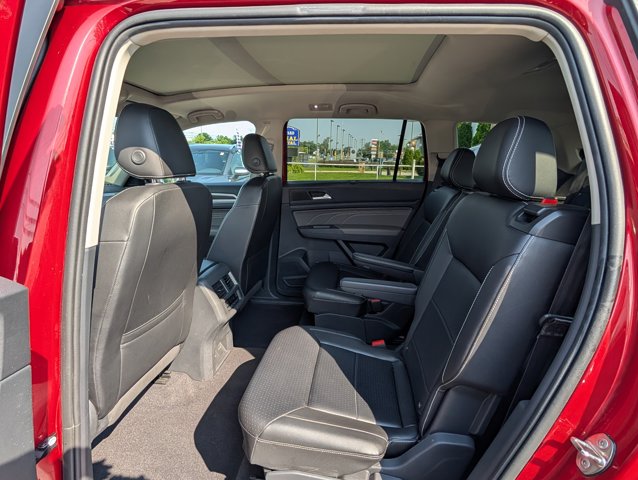 Vehicle image 16 of 40