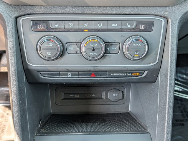 Vehicle image 28 of 40