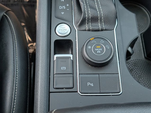 Vehicle image 27 of 40