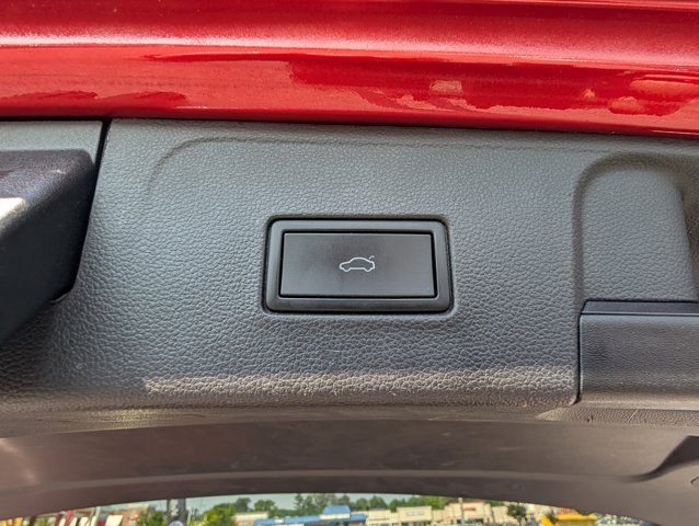 Vehicle image 14 of 40