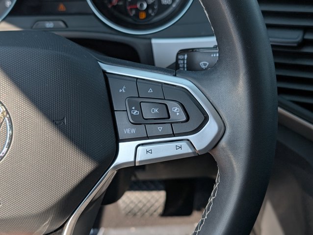 Vehicle image 25 of 40