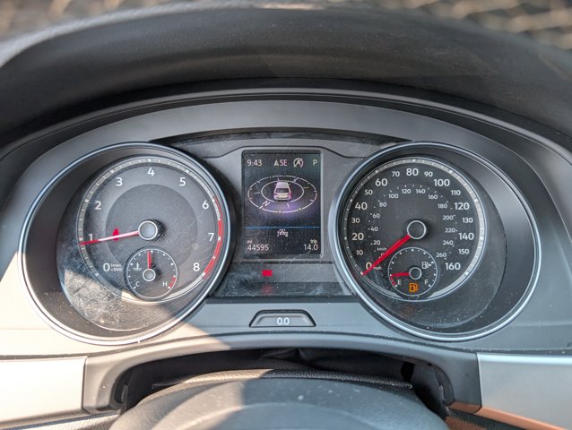 Vehicle image 32 of 40