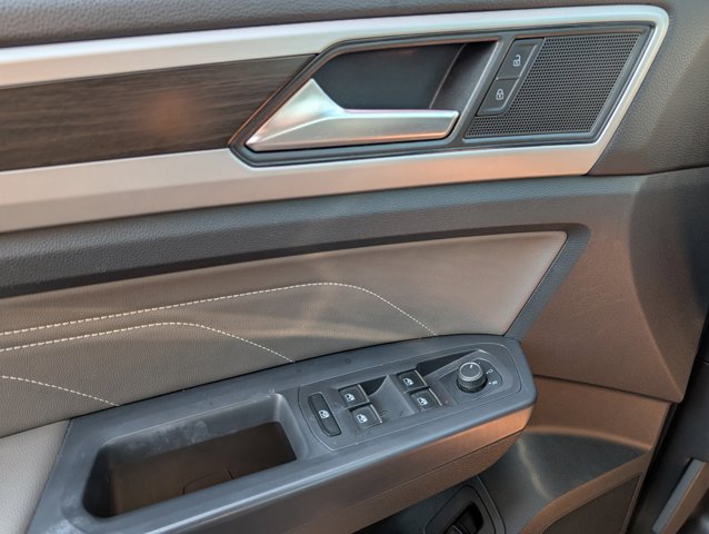 Vehicle image 21 of 40