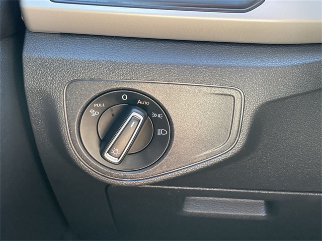 Vehicle image 33 of 38