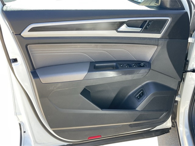Vehicle image 23 of 38