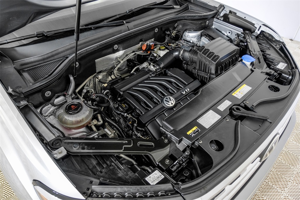 2021 Volkswagen Atlas 3.6L V6 SE Technology Image 10 of 60