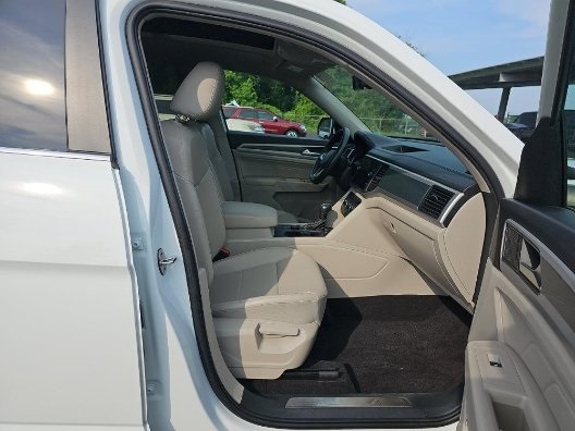 2021 Volkswagen Atlas 3.6L V6 SE Technology R-Line Image 4 of 8