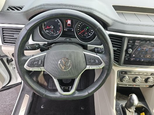 2021 Volkswagen Atlas 3.6L V6 SE Technology R-Line Image 5 of 8