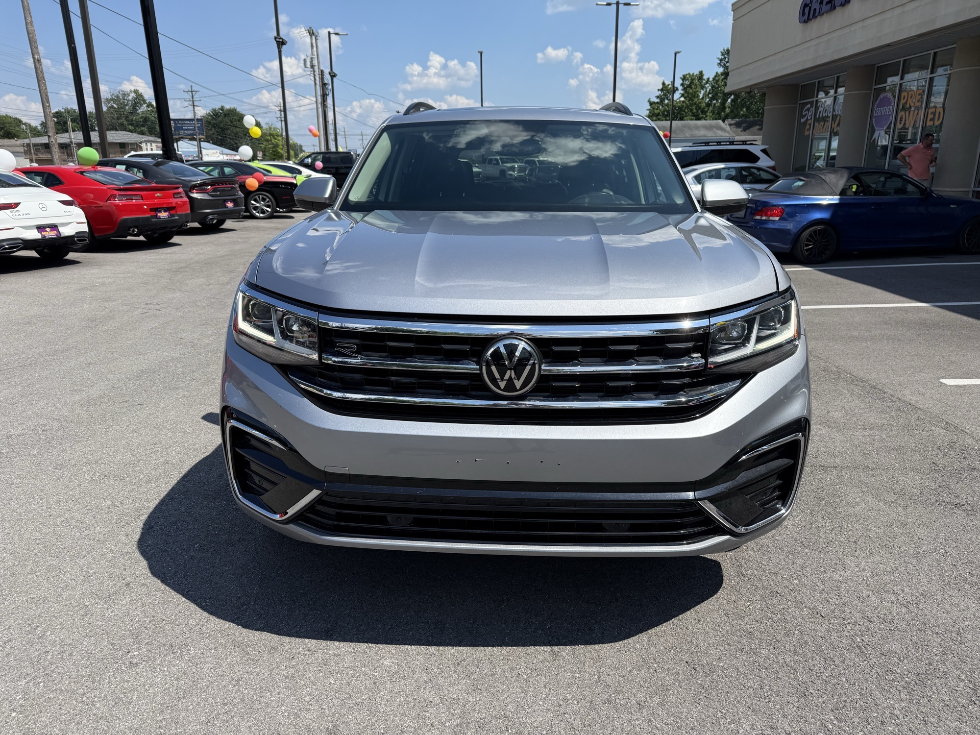 2021 Volkswagen Atlas 3.6L V6 SE Technology R-Line Image 2 of 18