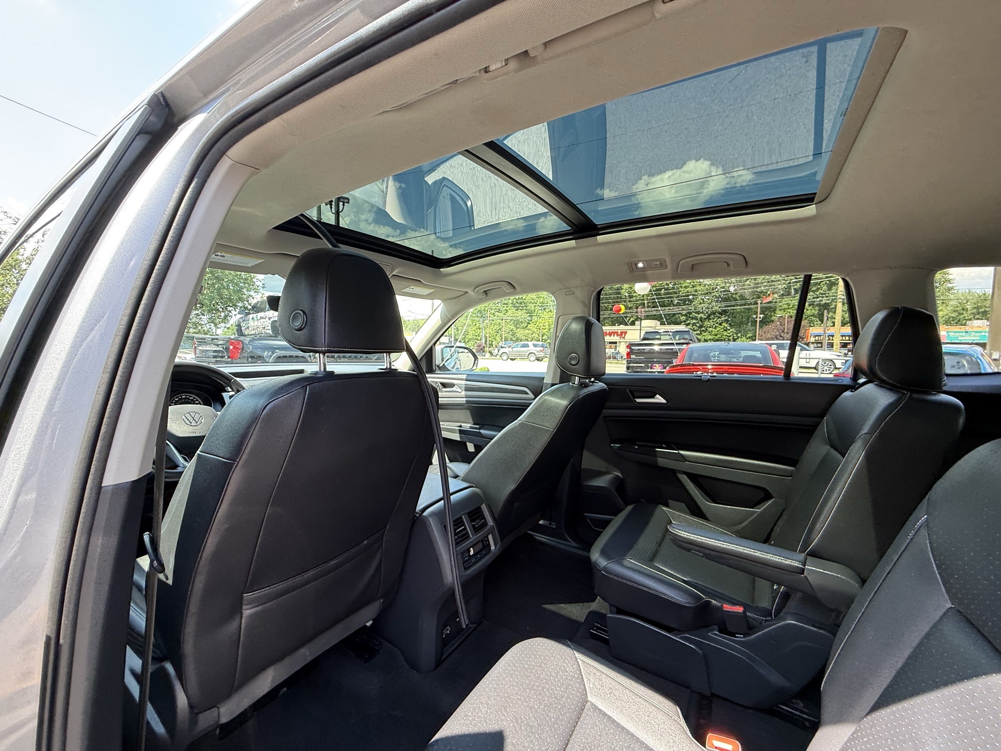 2021 Volkswagen Atlas 3.6L V6 SE Technology R-Line Image 16 of 18