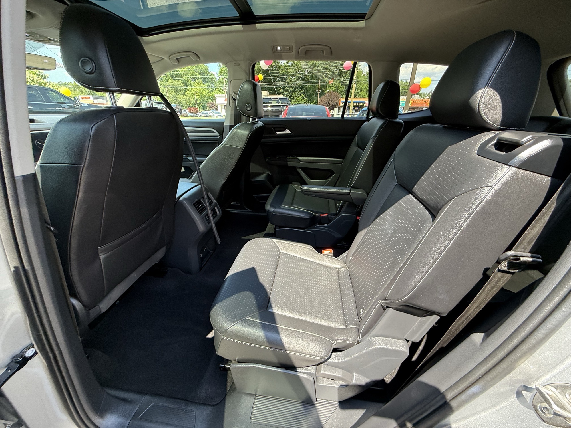 2021 Volkswagen Atlas 3.6L V6 SE Technology R-Line Image 10 of 18