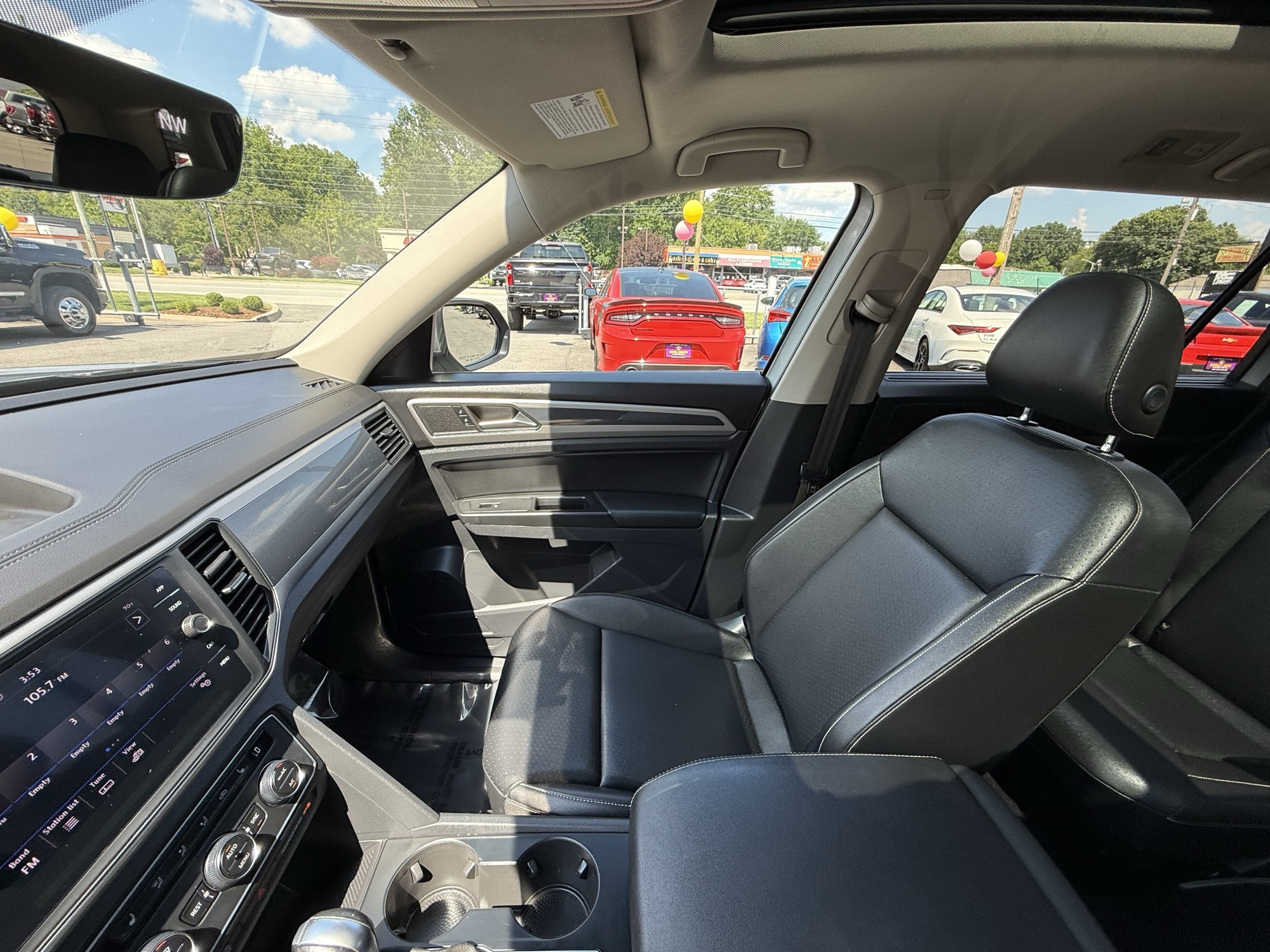 2021 Volkswagen Atlas 3.6L V6 SE Technology R-Line Image 17 of 18