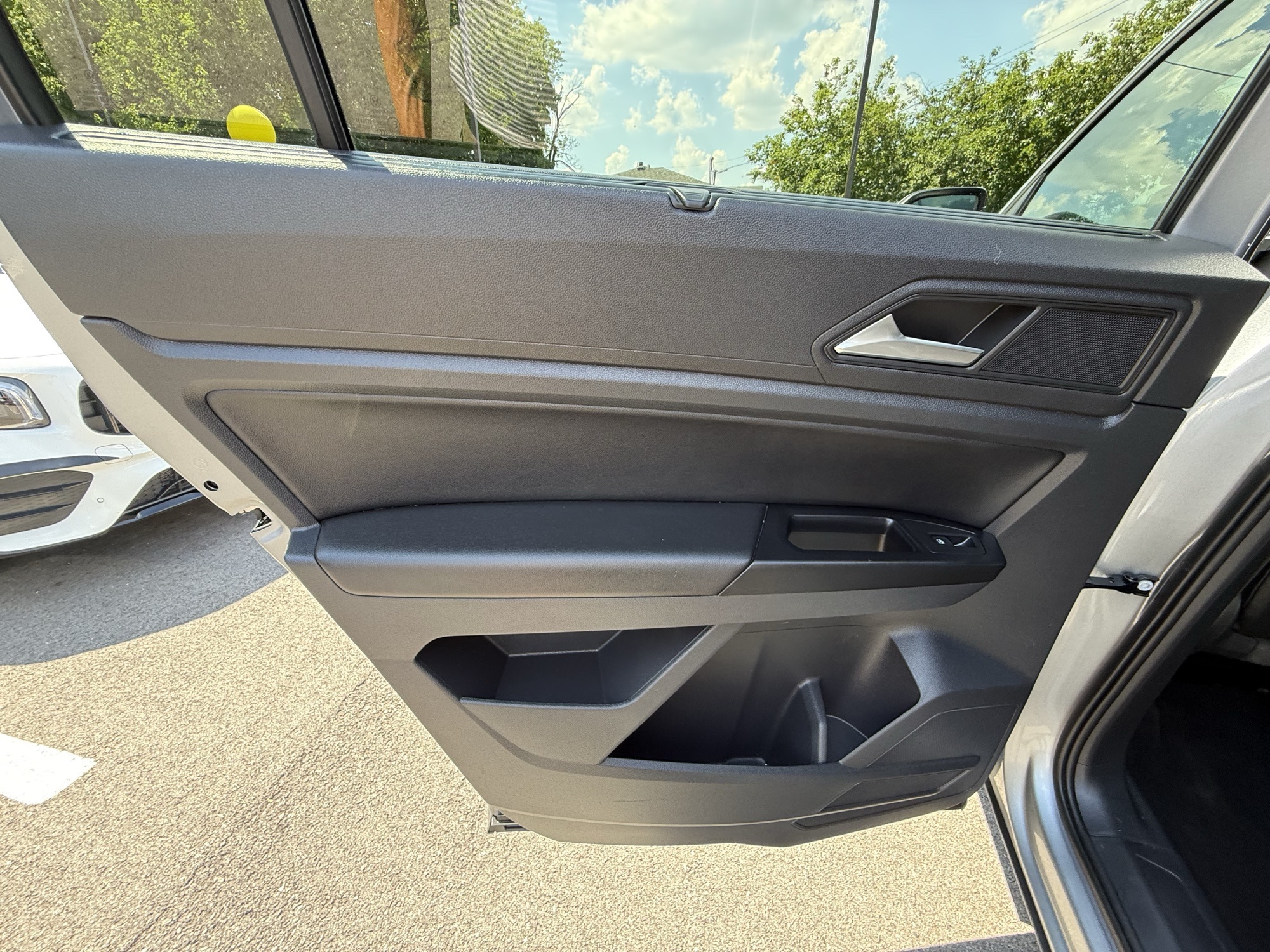 2021 Volkswagen Atlas 3.6L V6 SE Technology R-Line Image 14 of 18