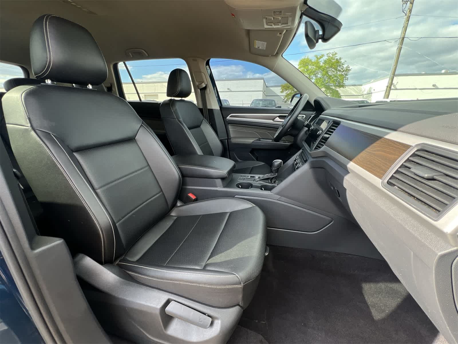 2021 Volkswagen Atlas 3.6L V6 SE Technology Image 16 of 36