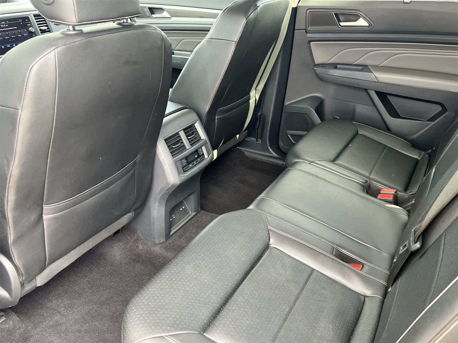 2021 Volkswagen Atlas 3.6L V6 SE Technology Image 17 of 36
