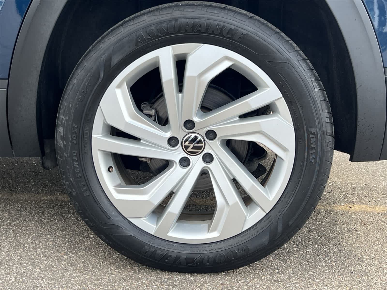 2021 Volkswagen Atlas 3.6L V6 SE Technology Image 11 of 36