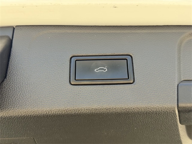 Vehicle image 25 of 35