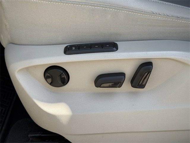 Vehicle image 31 of 35