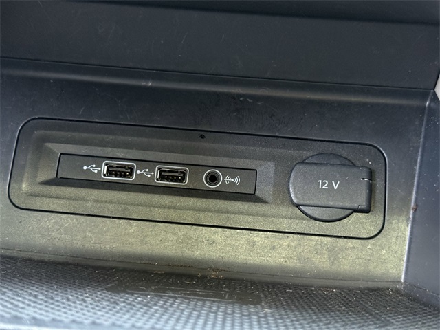 Vehicle image 27 of 35