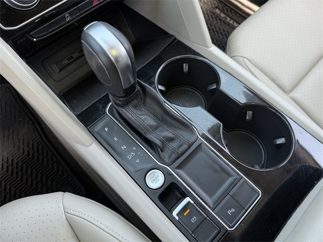 Vehicle image 21 of 35