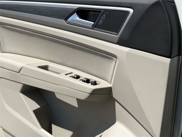 Vehicle image 22 of 35