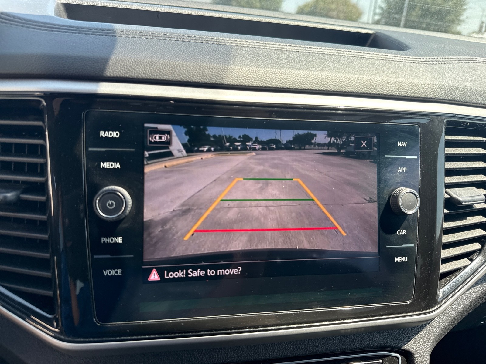 2021 Volkswagen Atlas Cross Sport 3.6L V6 SEL Image 13 of 29