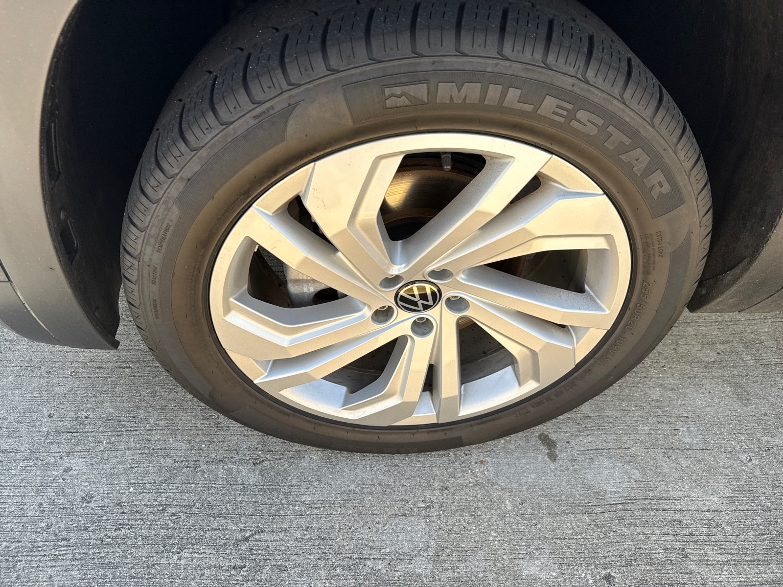2021 Volkswagen Atlas Cross Sport 3.6L V6 SEL Image 4 of 29