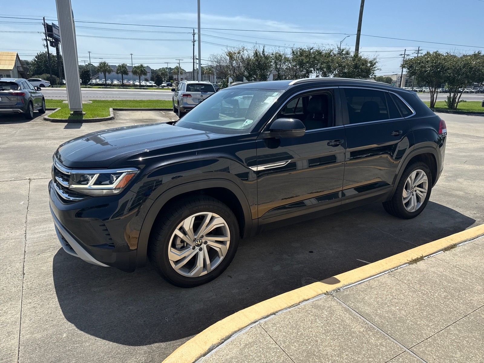 2021 Volkswagen Atlas Cross Sport 3.6L V6 SEL Image 1 of 29