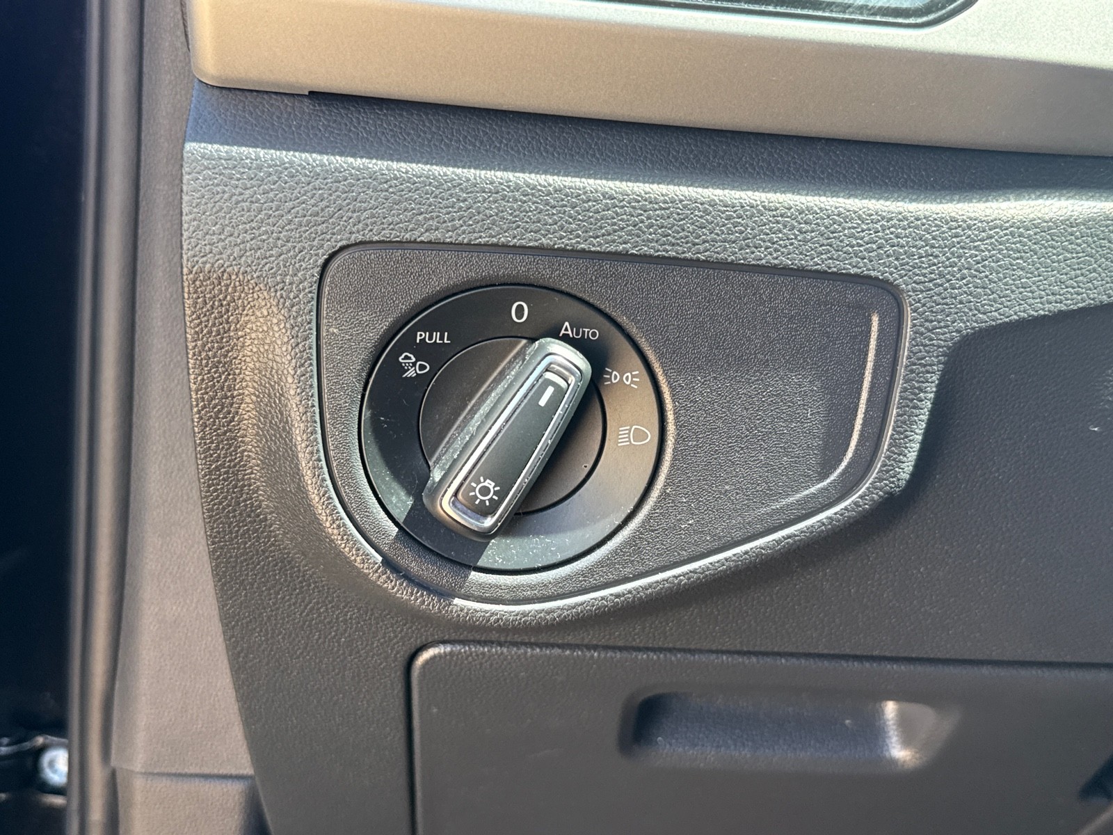2021 Volkswagen Atlas Cross Sport 3.6L V6 SEL Image 18 of 29