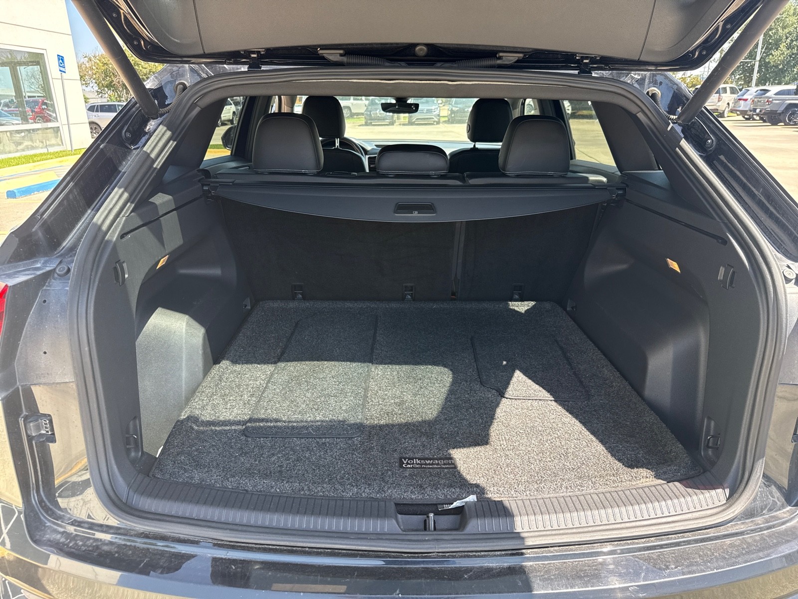 2021 Volkswagen Atlas Cross Sport 3.6L V6 SEL Image 5 of 29