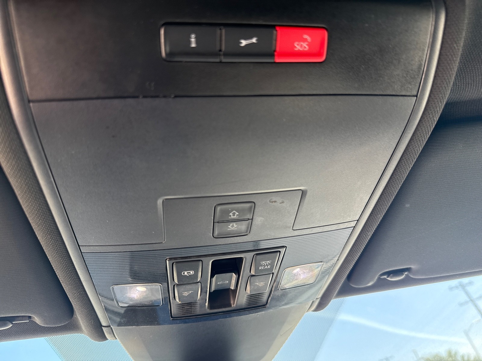 2021 Volkswagen Atlas Cross Sport 3.6L V6 SEL Image 24 of 29