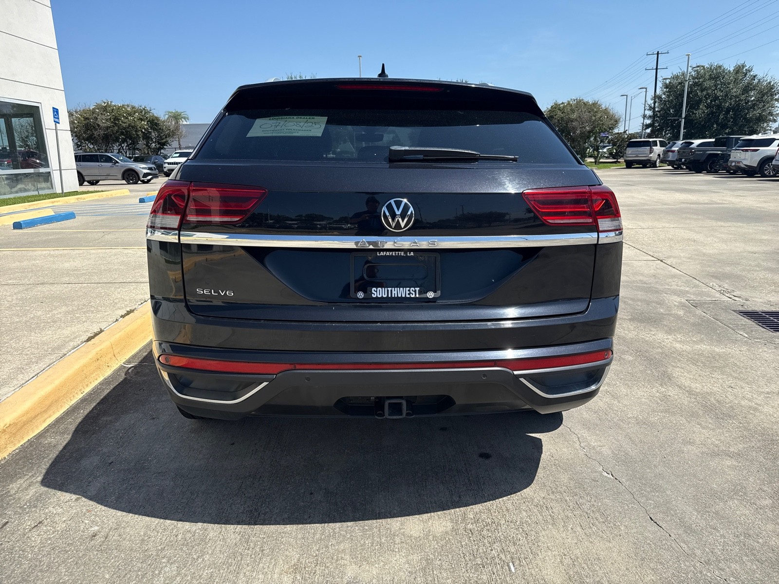 2021 Volkswagen Atlas Cross Sport 3.6L V6 SEL Image 3 of 29