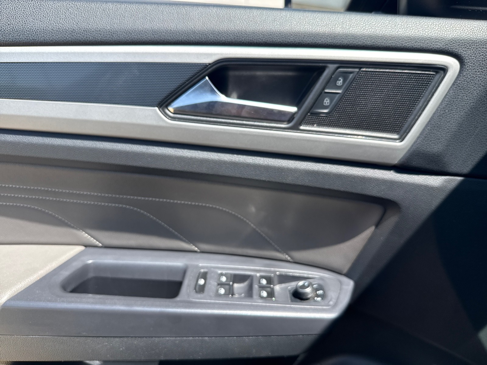 2021 Volkswagen Atlas Cross Sport 3.6L V6 SEL Image 17 of 29