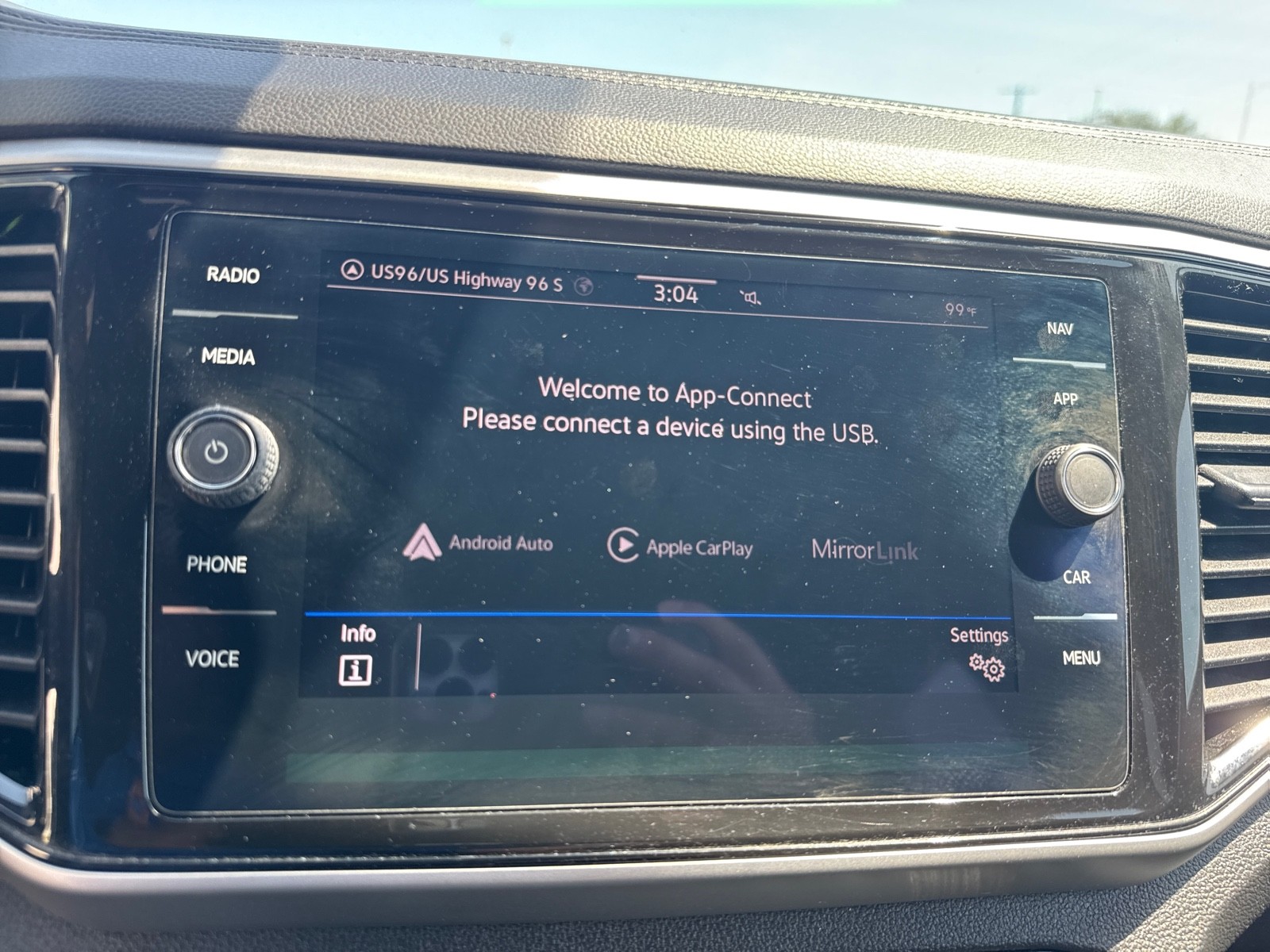 2021 Volkswagen Atlas Cross Sport 3.6L V6 SEL Image 14 of 29