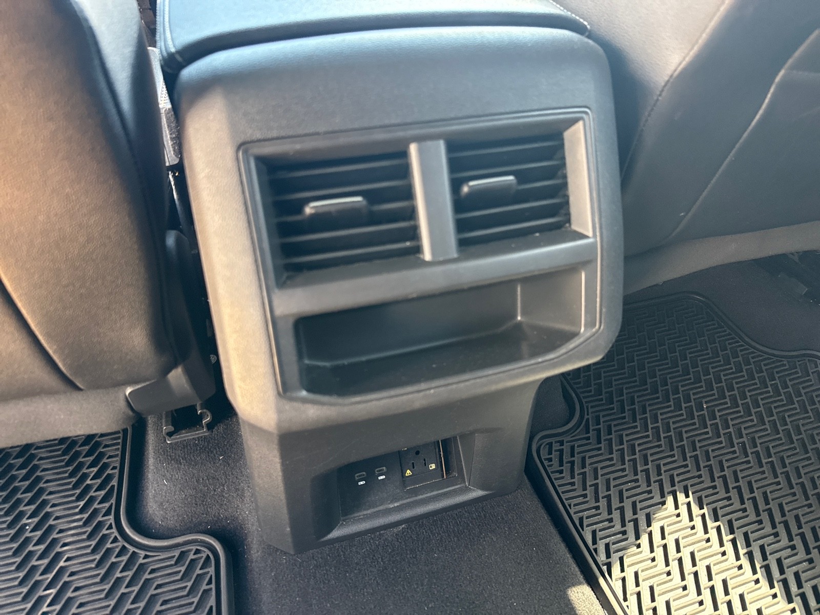 2021 Volkswagen Atlas Cross Sport 3.6L V6 SEL Image 19 of 29