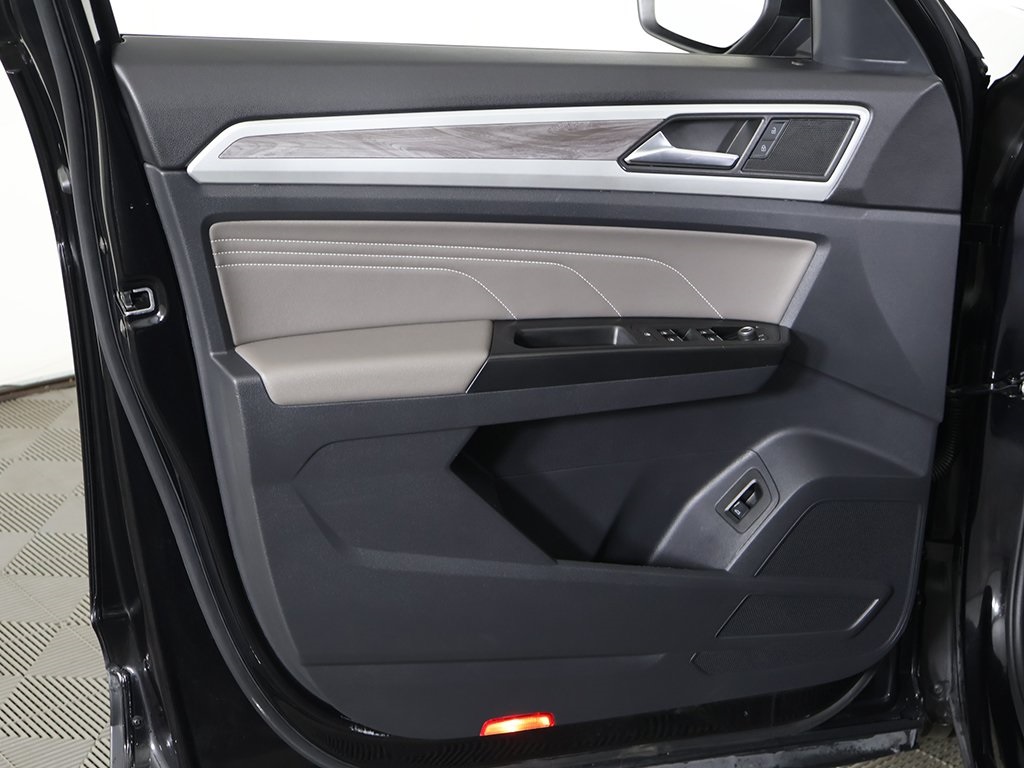 2021 Volkswagen Atlas Cross Sport 3.6L V6 SE Technology Image 33 of 55