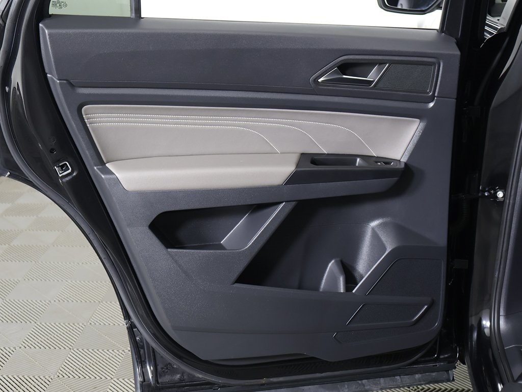2021 Volkswagen Atlas Cross Sport 3.6L V6 SE Technology Image 32 of 55
