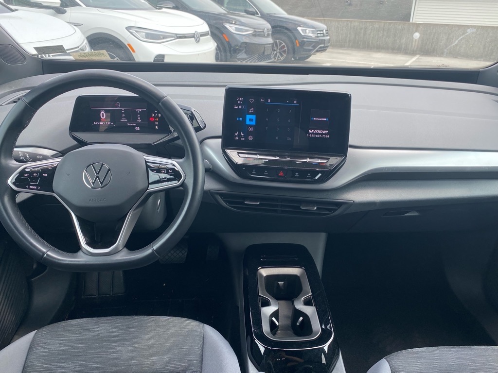 Vehicle image 9 of 18