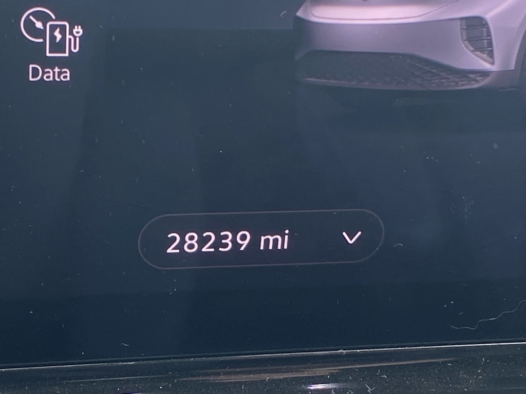 Vehicle image 16 of 18