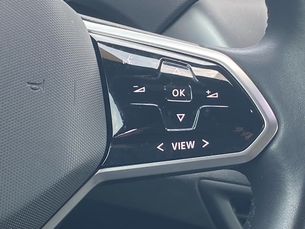 Vehicle image 7 of 18