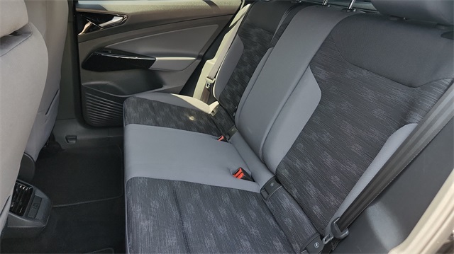 Vehicle image 12 of 32