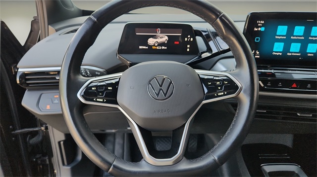 Vehicle image 27 of 32
