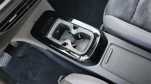 Vehicle image 20 of 32