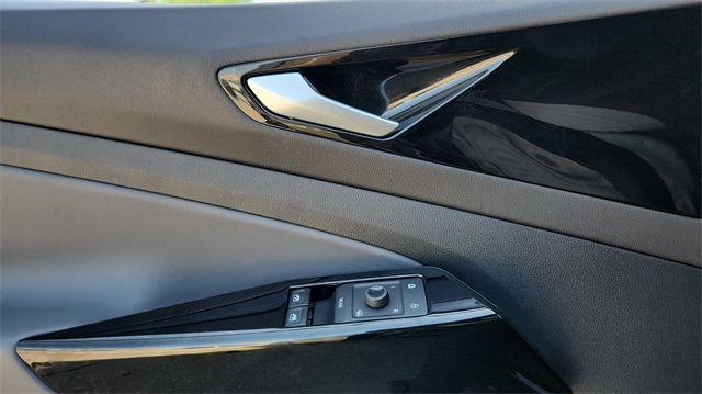 Vehicle image 31 of 32