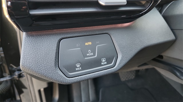 Vehicle image 25 of 32