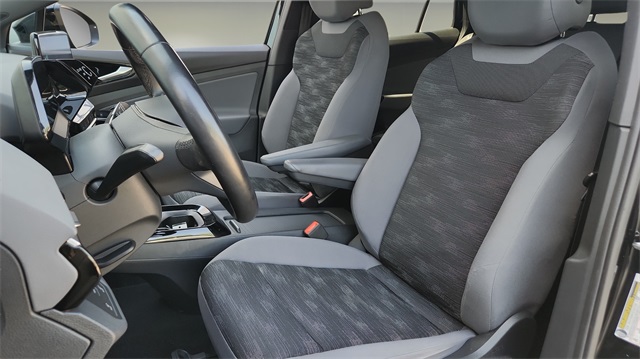 Vehicle image 9 of 32