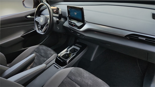 Vehicle image 13 of 32