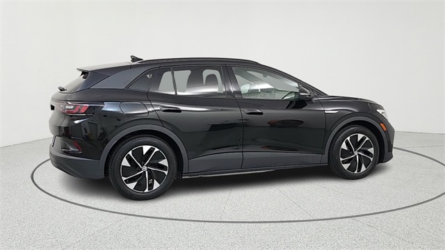 Vehicle image 4 of 32