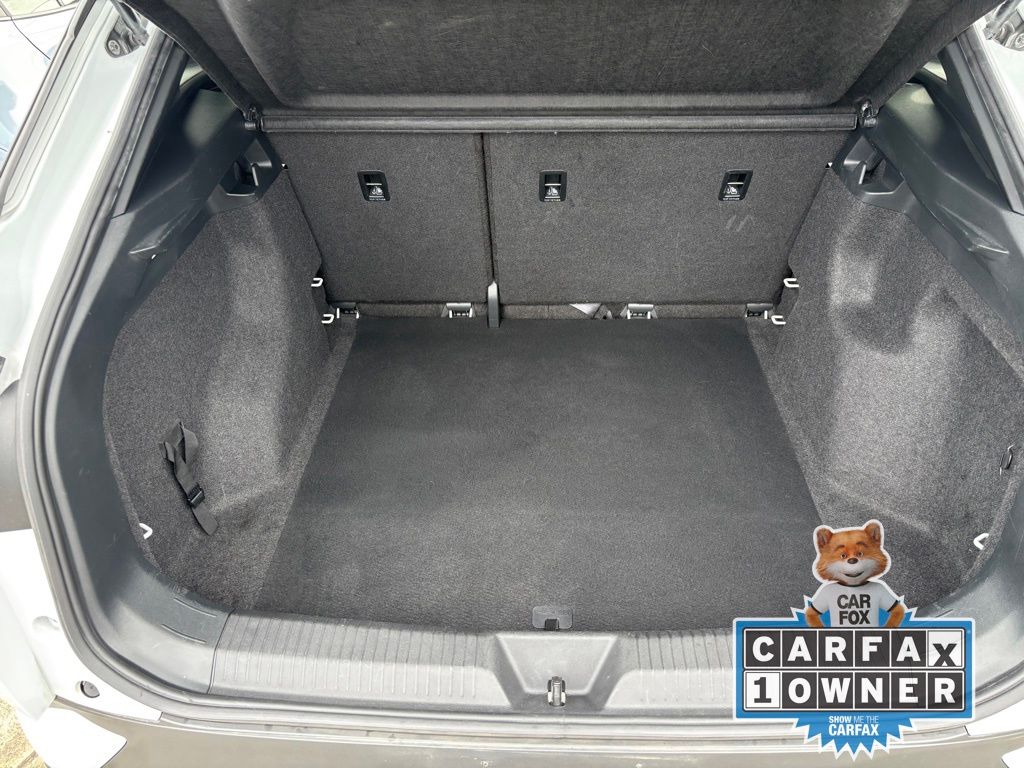 Vehicle image 10 of 28